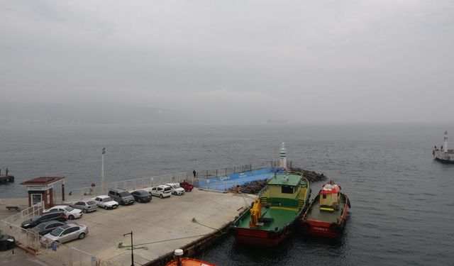 Çanakkale Boğazı sisten dolayı 43 saattir transit gemi geçişlerine kapalı