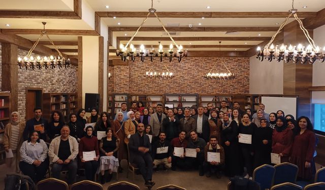 Diyarbakır'da gelenekten geleceğe edebiyat ve sanat okulu yazarlık atölyesi tamamlandı