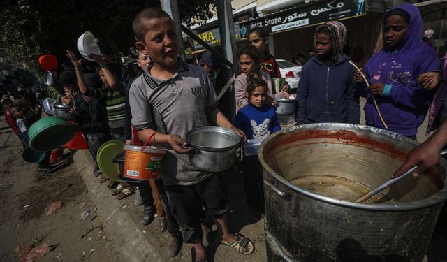 Gazze'de açlık ve susuzluktan hayatını kaybedenlerin sayısı 20'ye yükseldi