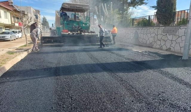 Gölbaşı Belediyesi Gazi Caddesini asfaltlıyor