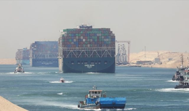 IMF: Süveyş Kanalı'ndaki ticaret yüzde 50 azaldı