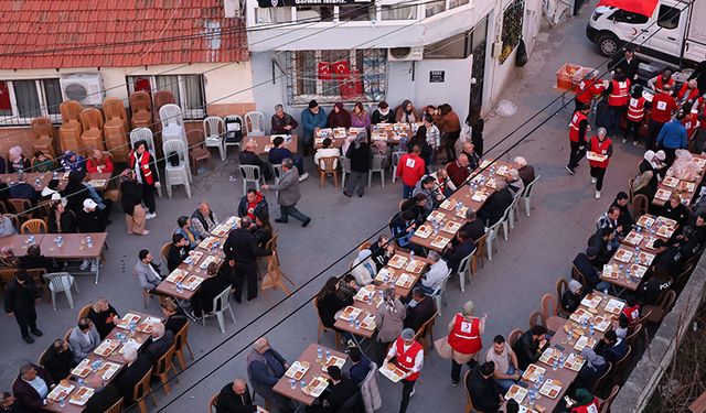 Türk Kızılay İzmir İl Merkezi Günlük 2000 kişiye iftar veriyor
