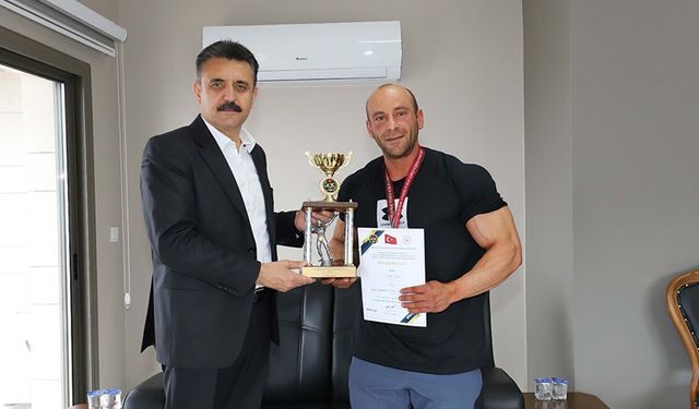 Şampiyonluk kupasını Başkan Kırgöz'e getirdi