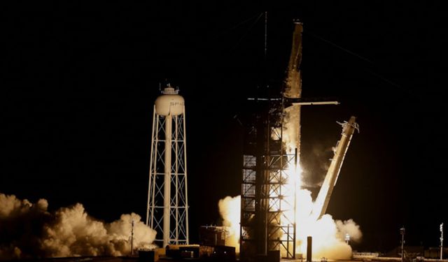 SpaceX, Crew-8 misyonu astronotlarını taşıyan Falcon 9 roketini fırlattı