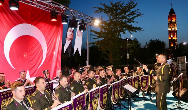 2. Ordu Komutanlığı Bandosu Siirt’te konser verdi