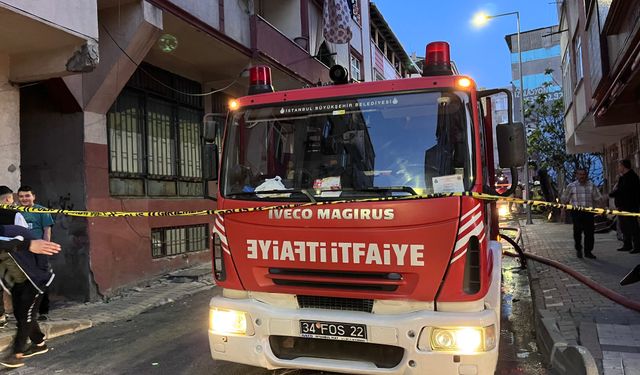 Bağcılar’da korkutan yangın: Gecekondu alev topuna döndü