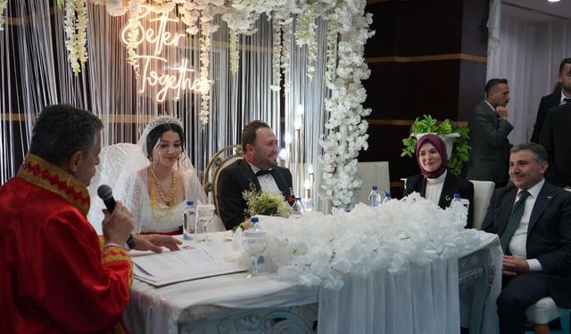 Aile ve Sosyal Hizmetler Bakanı Göktaş, nikah şahitliği yaptı
