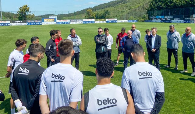 Beşiktaşlı yöneticiler, futbol A takımıyla buluştu