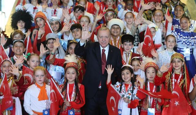 Cumhurbaşkanı Erdoğan, Beştepe'de çocukları kabul etti