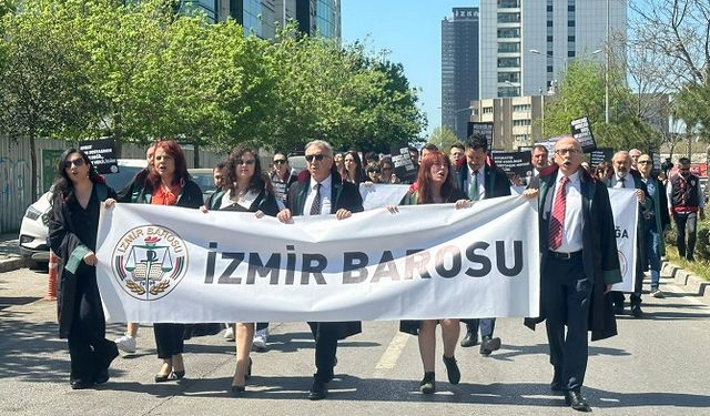 İzmir Barosu: Cumhuriyeti savunmaktan vazgeçmeyeceğiz