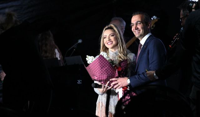 Hadise İstanbul'da konser verdi