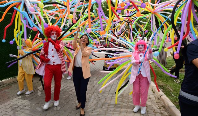 Karabağlar Belediye Başkanı Helil Kınay çocuklarla doyasıya eğlendi: Çok çalışacağız