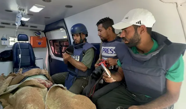 İsrail ordusu gazetecilere saldırdı: TRT Arapça kameramanı yaralandı