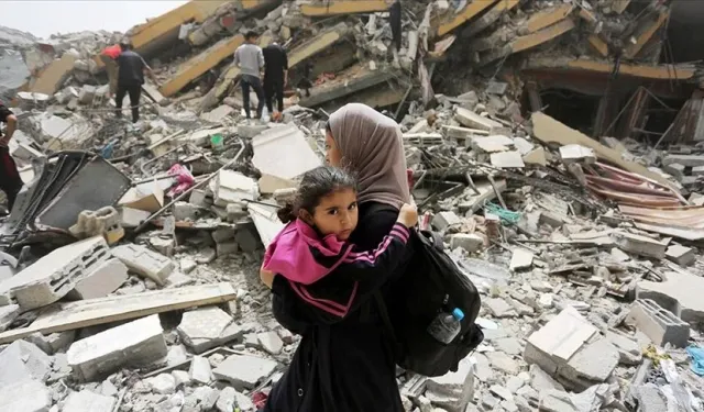 Bölge sakinleri, İsrail’in Nusayrat Mülteci Kampı’nda geride bıraktığı yıkım karşısında "şok" geçirdi