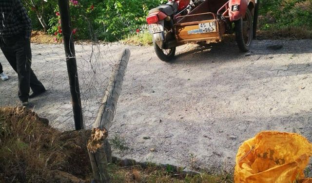 Salihli'de sepetli motosiklet ağaca çarptı: 1 ölü