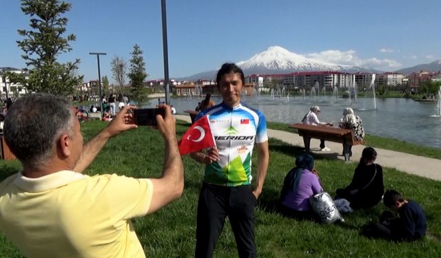 Tayvanlı bisikletçi Jacky Chen, İsrail-İran gerilimine rağmen dünya turundan vazgeçmedi