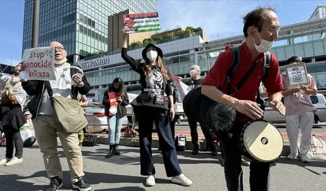 Tokyo'nun işlek noktalarından Şincuku'da "Filistin için ses ver" gösterisi düzenlendi
