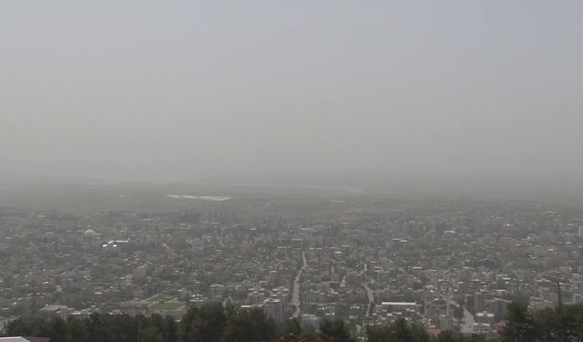Toz bulutu o şehri etkisi altına aldı