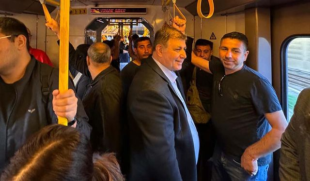 Başkan Tugay Metro'ya bindi, görenler şaşkınlığını gizleyemedi
