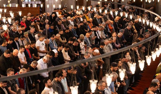 Yarın sabah namazında tüm camilerde Filistinliler ve şehitler için dua edilecek