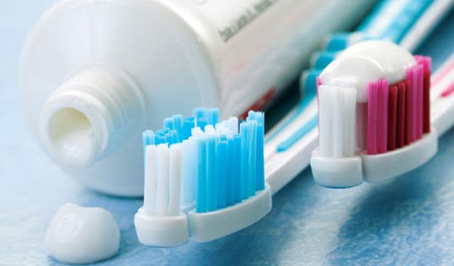 Diş sağlığı için doğru diş fırçası seçimi nasıl yapılmalı?