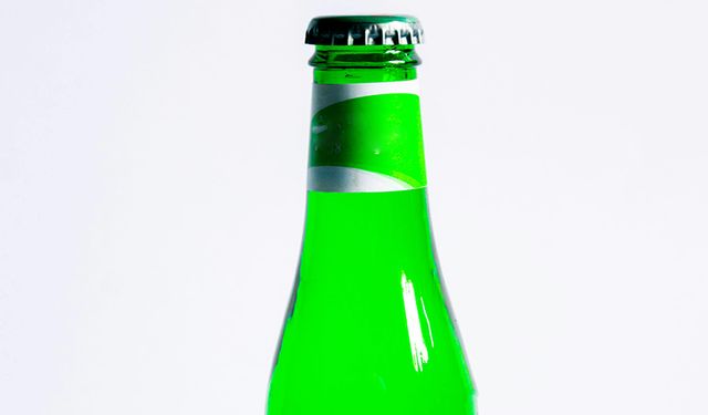 Soda şişeleri neden hep yeşildir! Bir nedeni var...