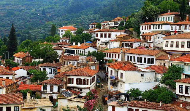 İzmir’in en popüler köyü Şirince’nin az bilinen şifası! Bir kaşık içen ayağa kalkıyor