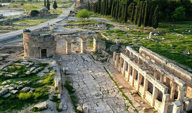 Ölmeden önce görmelisiniz| Hierapolis’in hikayesi travertenleri gölgede bırakıyor