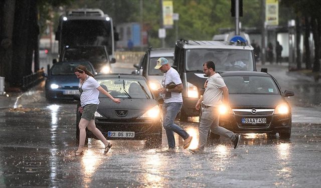 Trakya’yı sağanak vurdu: Hava sıcaklıkları hızla düştü