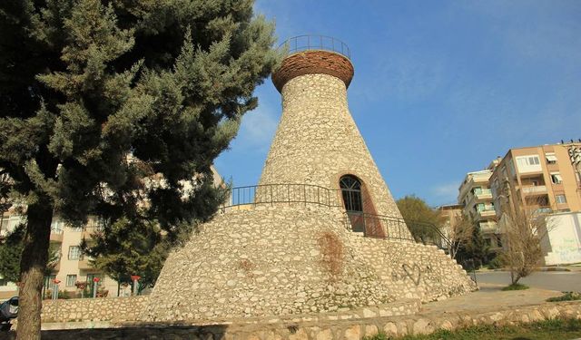 Sadece İstanbul’un değil, İzmir’in de Kız Kulesi var | Hem de merkezdeki en kalabalık ilçede