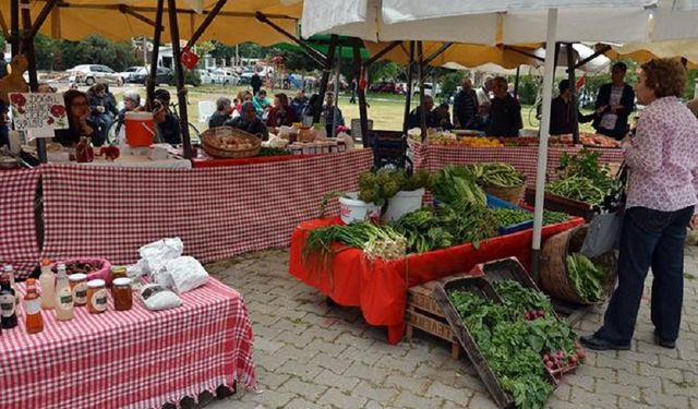 Türkiye’nin ilk Sloow Food Pazarı| Foça’nın eşsiz yerel lezzetlerini üreticisinden alın