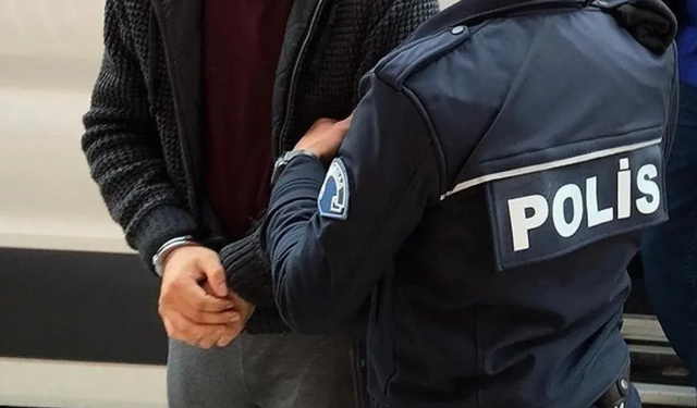 Kopya düzeneğiyle ehliyet sınavına giren 2 kişi gözaltına alındı