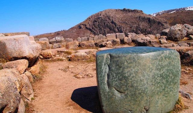 Efsanevi dilek taşı ile turistleri cezbediyor: Hitit uygarlığının merkezi