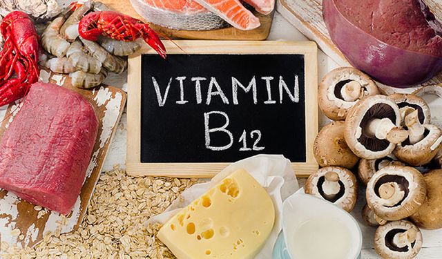 B12 vitamini eksikliği: Belirtileri, nedenleri ve doğal takviye yolları