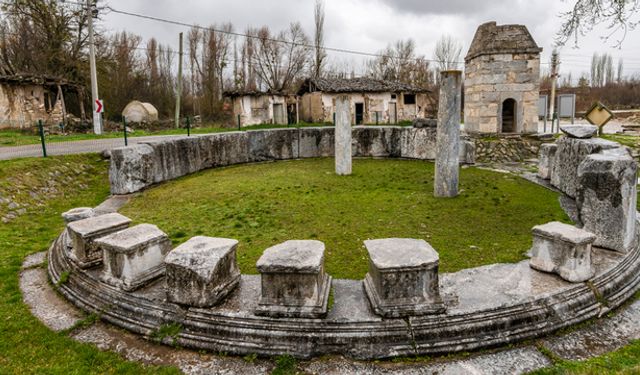 Dünyanın ilk borsa binası burada bulunuyor | Efes, Bergama ve Side ile çağdaş!