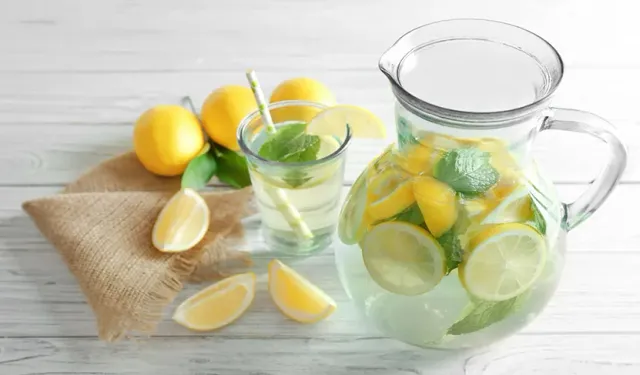 Bilim insanları son noktayı koydu! Sabahları limonlu su içenler dikkat: Yağ yakmıyor, detoks yapmıyor...