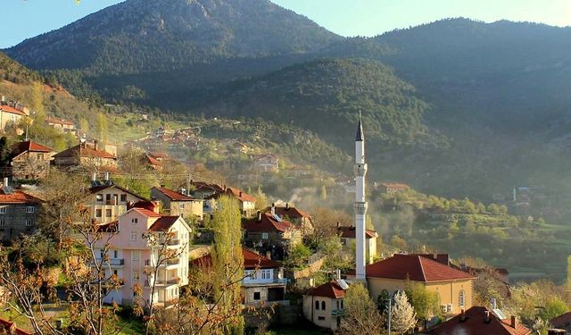 Torosların eteklerindeki yüzlerce yıllık köy! Mis gibi havası ve tarihi ile cezbediyor