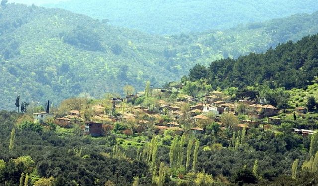 Bakir doğası ve asırlık geçmişi ile Edremit’in en şirin köyü! 18 metrelik şelalesini bilmeyen yok