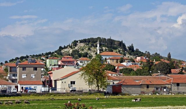 Tüm dünya bu köyü domatesi ile tanıyor! Taş evleri ve zeytin ağaçlarıyla süslü sokaklarıyla şirin bir İzmir köyü