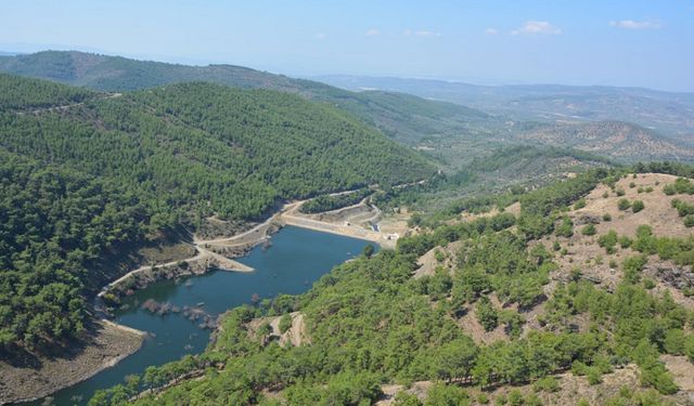 İzmir’de çok az kişi burayı biliyor! Göletin etrafındaki yemyeşil doğa sizi büyüleyecek