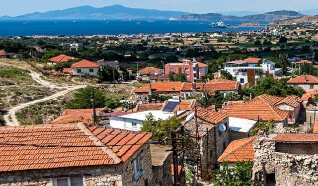Taş evleri ve mis kokulu dibek kahvesiyle meşhur bir köy! İzmirliler hafta sonu buraya akın ediyor, doğasıyla büyülüyor