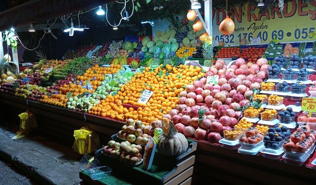 Yeni yıl öncesi üzümler hazırlandı mı? İzmirli manavlar, sosyal medya akımını yorumladı!