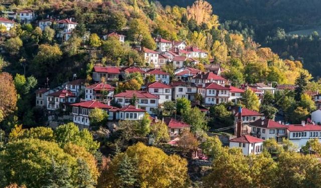 Sakin Şehir unvanı ve mimarisiyle İzmir’in Şirince’sini solluyor! Yerel lezzetlerine bayılacaksınız