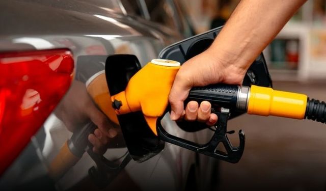 Benzine dev indirim! Üç büyükşehirde fiyatlar 80 TL’nin altına mı düşecek? Tarih belli oldu