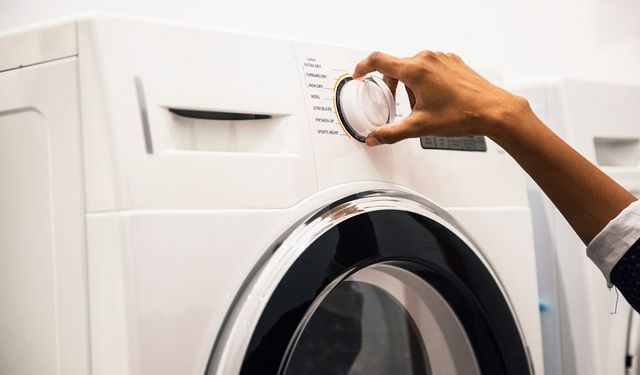 Çamaşırlarınız güzel kokmuyorsa dikkat! İşin ustası gizli ayarı anlattı: 3 tuşta makineniz yeni gibi olacak