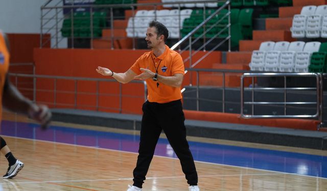 Ligde kalma savaşı veren Karşıyaka'da Ahmet Çakı dönemi başladı!