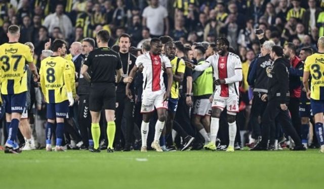 Kadıköy’de maç sonu tansiyon yükseldi: Herkes birbirine girdi!