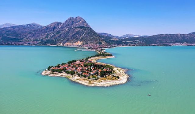 Elma ve şeftali ağaçlarının süslediği Akdeniz’in cennet köşesi! 916 rakımda Adriyatik kıyısındaki Karadağ’ı aratmıyor