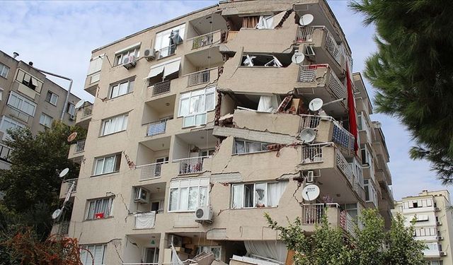 Deprem sonrası binanın hasar aldığını nasıl anlarız? Uzmanlar hasarı ele veren noktaları açıkladı