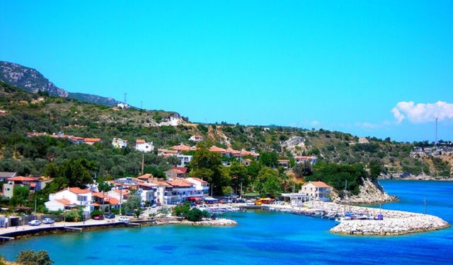 İzmir'in en şirin balıkçı kasabası: Yeşil ve mavinin buluştuğu sakin atmosferi hayranlık uyandırıyor